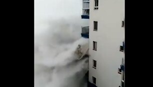 Didelės bangos Tenerifėje
