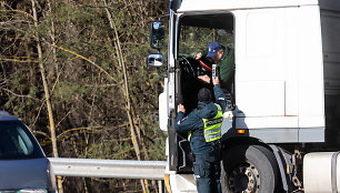 Rytinis kelių policijos reidas Eišiškių plente