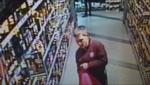 Vaizdo kameros užfiksavo alkoholio vagystę parduotuvėje Klaipėdoje