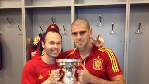 Andresas Iniesta ir Victoras Valdesas