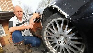 &Scaron;uns apgraužtas &bdquo;Aston Martin&ldquo;