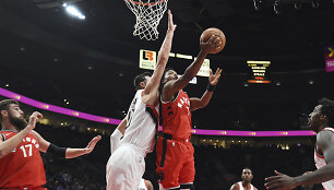 NBA ikisezoninėse rungtynėse Portlande &bdquo;Blazers&ldquo; krep&scaron;ininkai pranoko &bdquo;Toronto Raptors&ldquo; komandą..