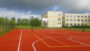 Rie&scaron;ės gimnazijos sporto aik&scaron;tynas