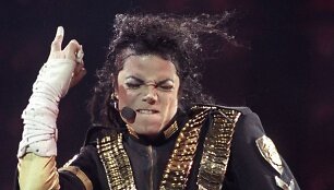 2 vieta &ndash; dainininkas Michaelas Jacksonas &ndash; 145 mln. JAV dolerių