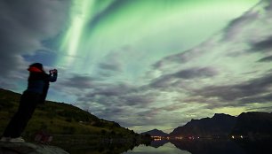 Norvegijos Lofoteno salose šokanti Šiaurės pašvaistė