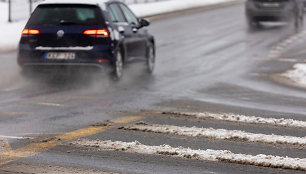 Dėl iškritusio sniego pablogėjusios eismo sąlygos Vilniuje