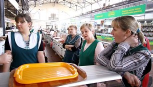 Tarptautinę darbo dieną, Halės turguje prekybininkai ir toliau prekiavo be kasos aparatų.