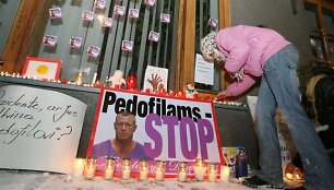 Po praėjusių metų spalio pradžioje kilusio pedofilijos skandalo kiek aprimusią visuomenę vėl įaudrino žinios, jog verslininkui A.Ūsui buvo panaikinti įtarimai D.Kedžio dukters seksualiniu prievartavimu.