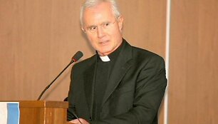 Sutanotas bankininkas Nuncio Scarano laiką leidžia are&scaron;tinėje