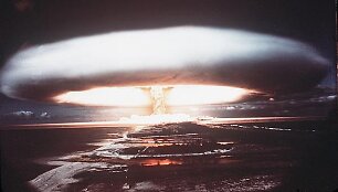 1971 m. branduolinis sprogimas Mururoa atole &ndash; nuolatinėje Prancūzijos branduolinių bandymų zonoje.