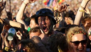 &bdquo;Glastonbury&ldquo; festivalio žiūrovų reakcija i&scaron;girdus &bdquo;Pendulum&ldquo; grupės būgnus