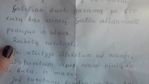Pensininkas jaunoms klaipėdietėms bruko ra&scaron;telius su siūlymais gauti finansinę paramą ir net i&scaron;tekėti.