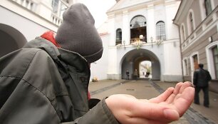Vilniui teks pra&scaron;yti finansinės paramos i&scaron;tiesus ranką, nes dabartinės skolos tik &scaron;iek tiek mažesnės nei &scaron;ių metų biudžetas.