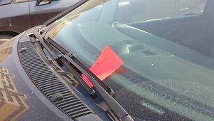 Automobiliai laukuose prie Perkūnkiemio