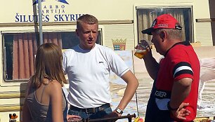 S.Stankevičius (de&scaron;inėje)