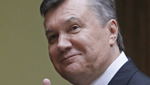 Ukrainian President Viktor Yanukovich gestures after casting his ballot at a polling station during the parliamentary elections in Kiev, October 28, 2012. Yanukovich's pro-business ruling party seems likely to win parliamentary elections on Sunday, but will face a re-energised opposition which has v