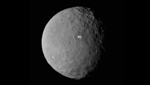 &Scaron;viesuliai nyk&scaron;tukinės planetos Cereros pavir&scaron;iuje