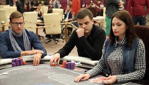 Arūnas Sapitavičius (kairėje) "High Roller" finale / meritpoker.com nuotr.