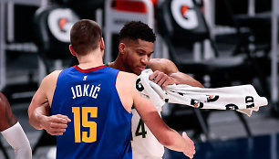 Giannis Antetokounmpo ir Nikola Jokičius 