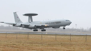 NATO „Boeing 707“ leidžiasi Šiauliuose