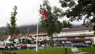 Utojos saloje norvegas &scaron;audė į žmones