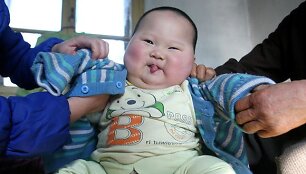 8 mėnesių kūdikis sveria jau 18 kg.