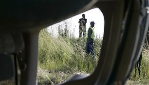 Zimbabvės ministrą pirmininką Morganą Tsvangirai ir jo žmoną vežusį automobilį penktadienį taranavo sunkvežimis.