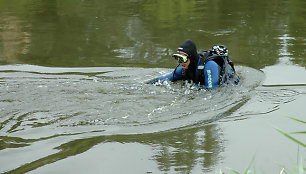 Ugniagesių naras Neryje