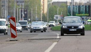  Taikos prospektas primena sudėtingą slalomo trasą.
