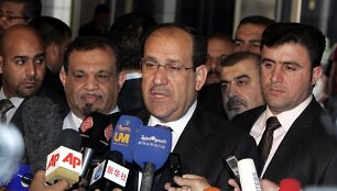 Nuris al Malikis (centre)