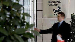 Gelbėdama bankų sektorių Didžiosios Britanijos vyriausybė didina savo įtaką.