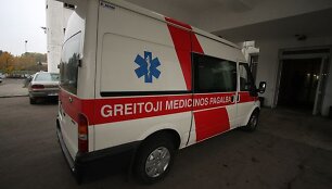 Kaip įtariama, motinos sugyventinio sumu&scaron;tą berniuką greitosios pagalbos medikai i&scaron;gabeno į ligoninę.