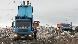 Klaipėdos regiono atliekų tvarkymo centre atliekos iki &scaron;iol dar teberū&scaron;iuojamos, tačiau susiduriama su vis didesnėmis problemomis.
