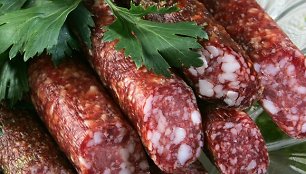 Lietuvos turgus užpildė lenkiški mėsos produktai, kurių metinė apyvarta sudarė daugiau kaip 300 mln. litų, tačiau nuo šios sumos valstybės biudžetas nepapilnėjo nei vienu litu.