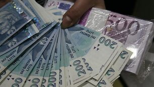 PVM sukčiautojas dienas leidžia belangėje.