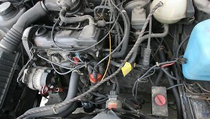 Automobilio variklis