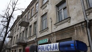 Avarinis 1-ojo sostinės komisariato pastatas Kalvarijų gatvėje.