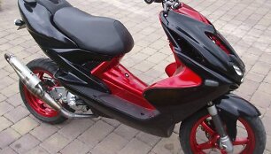 &Scaron;is Yamaha Aerox motoroleris, anot jo savininko NEOX'o, yra gražiausias Vilniuje.