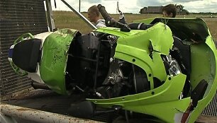 Vairuotojas nesuvaldė motociklo ir nuskriejo nuo kelio dėl didelio greičio.