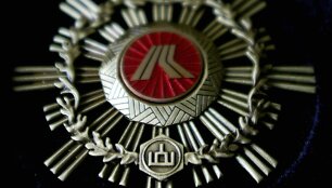 Geriausieji kelių darbininkai, meistrai ir vadovai buvo apdovanoti įvairių laipsnių Kelininkų garbės kryžiais.