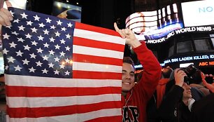 Po prane&scaron;imo apie nukautą Osamą bin Ladeną į gatves Niujorke i&scaron;ėjo džiūgaujantys amerikiečiai. 