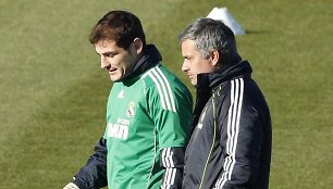 Ikeras Casillasas ir Jose Mourinho atstovauja &bdquo;Real&ldquo; klubui.