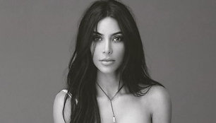 Kim Kardashian kvepalų „Crystal Gardenia“ reklaminė fotosesija