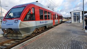 Traukinys (automotrisė), vežantis i&scaron; Vilniaus geležinkelio stoties į oro uostą