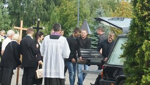 Artimieji nu&scaron;autą alyti&scaron;kį i&scaron;lydėjo į paskutinę kelionę. 