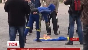 Charkove deginama Ukrainos vėliava 