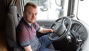Be pla&scaron;takų sunkvežimį vairuojantis Cezarijus i&scaron; Lenkijos