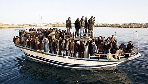 Pilnas laivas migrantų