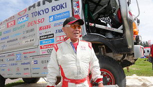 Yoshimasa Sugawara Dakaro ralyje važiuoja sunkvežimiu HINO (2014)