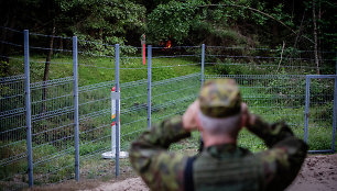 Nelegalių migrantų grupė įstrigusi tarp Baltarusijos ir Lietuvos valstybinių sienų